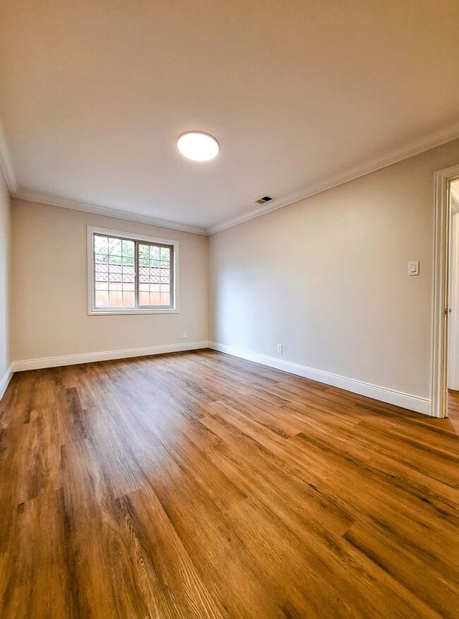 Building Photo - Beautiful Single Story House w/Low Mainten...