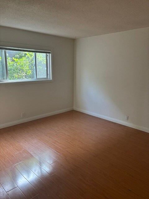 Building Photo - 1734 Ellincourt Dr