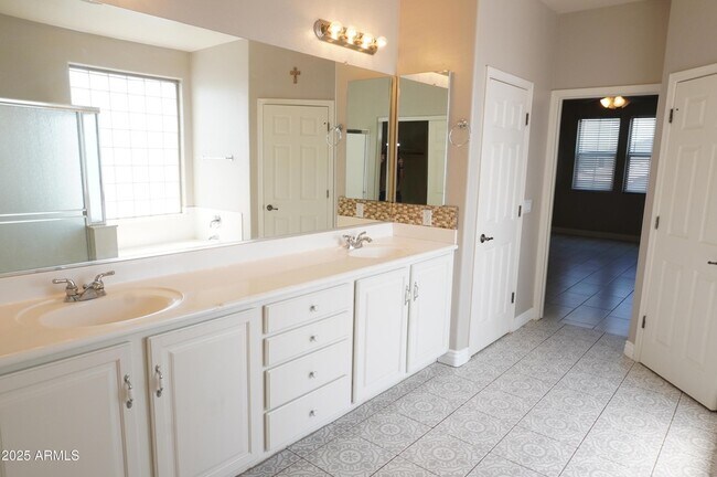 Building Photo - 6700 S Agate Way