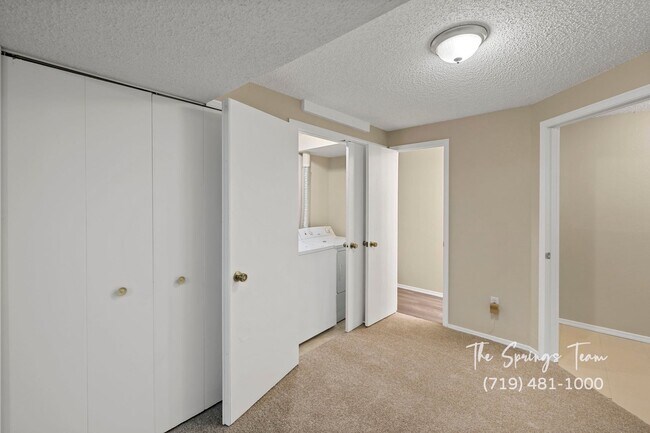 Building Photo - 3BD Condo in Gated Community  - Security Deposit Waiver Available