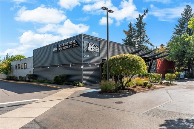 Building Photo - Beautifully renovated 4-bdrm, 2-bath Tuala...