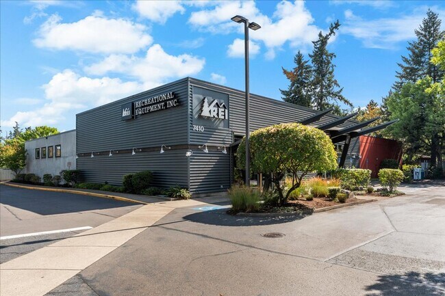 Building Photo - Renovated 4-bdrm, 2-bath Tualatin home—Cor...