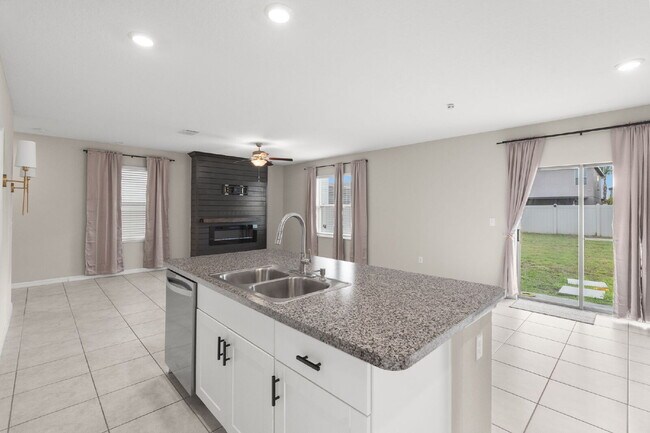 Building Photo - LIKE NEW Home For Rent in Sun City!
