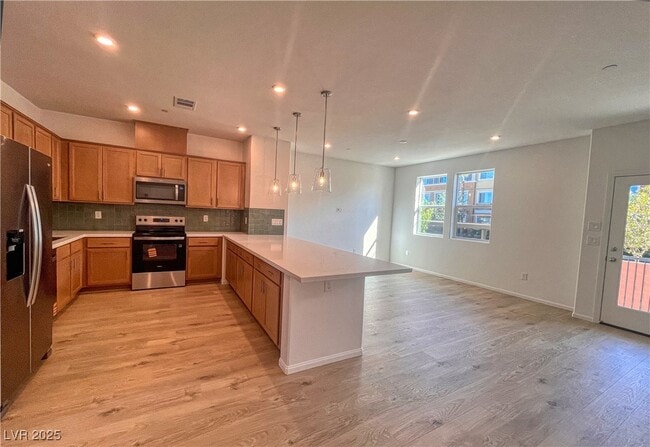 Building Photo - 8683 Luxuriant Ave