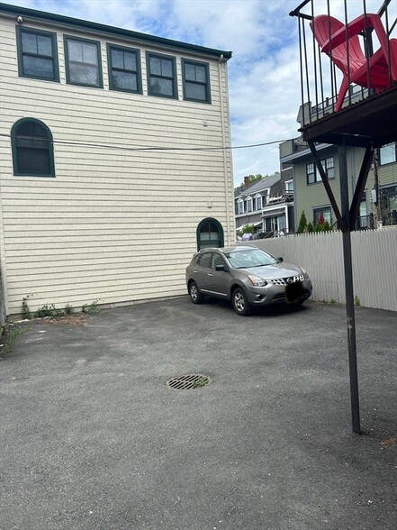 Building Photo - 397 K St