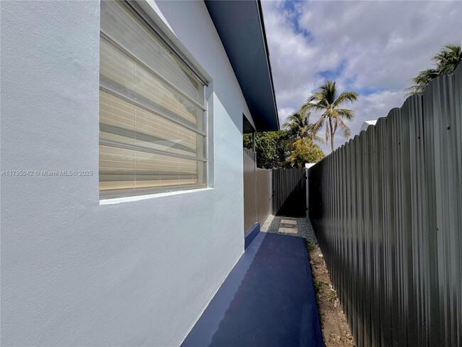 Building Photo - 7135 SW 22nd St