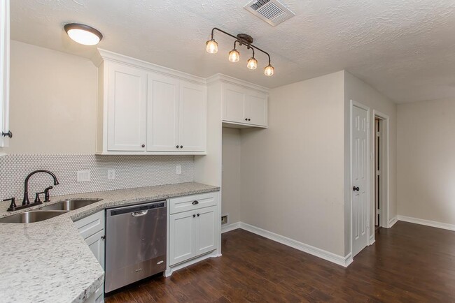 Building Photo - 12410 Brook Meadows Ln