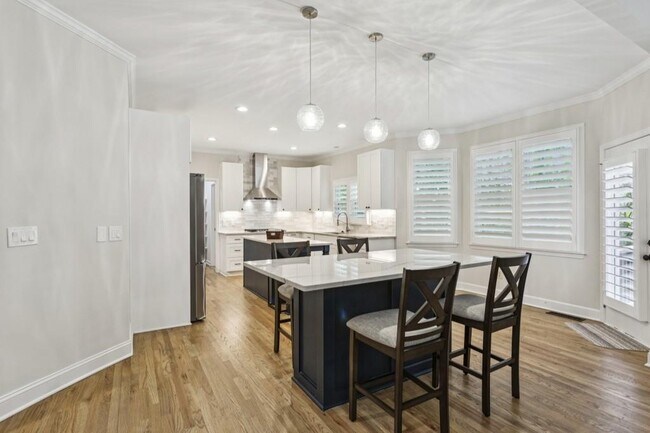 Building Photo - 5032 Hickory Hills Dr