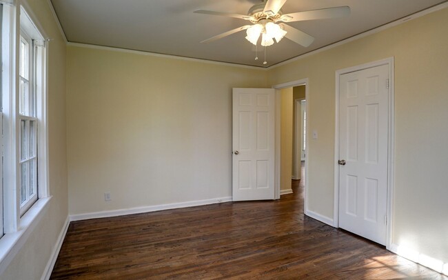 Building Photo - FOR LEASE | Tulsa | 2 Bed, 1 Bath Home - $...