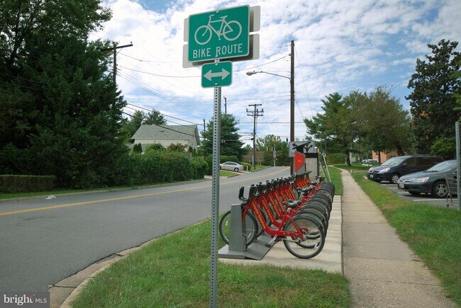 Building Photo - 10825 Amherst Ave