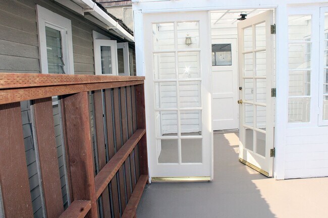 Building Photo - 622