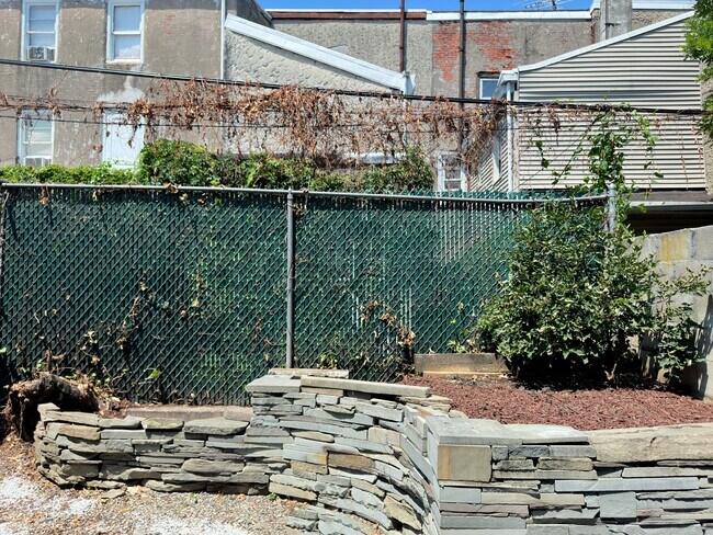 Building Photo - 1232 N Hancock St