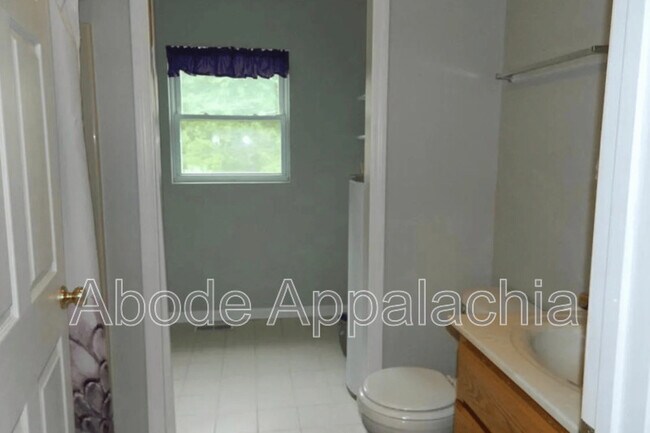 Building Photo - 124 Melvina Dr