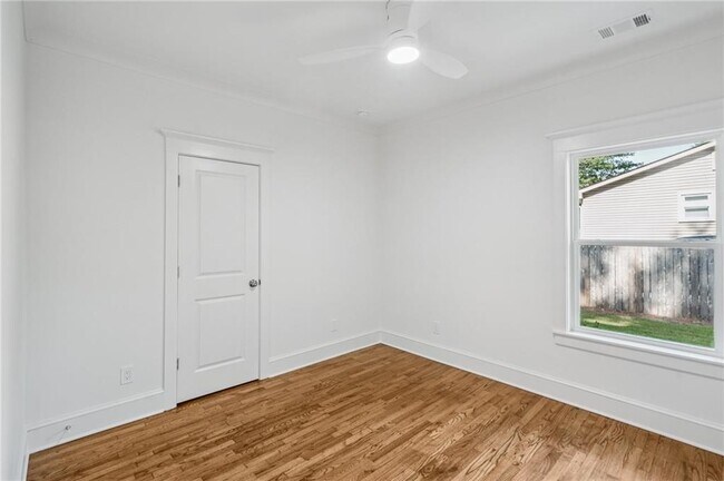 Building Photo - 1036 Dell Ave SE