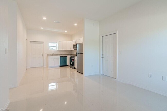 Building Photo - BRAND NEW CONSTRUCTION -SINGLE FAMILY 2/2/1
