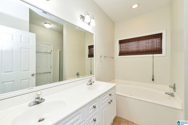 Building Photo - 916 Daventry Trail