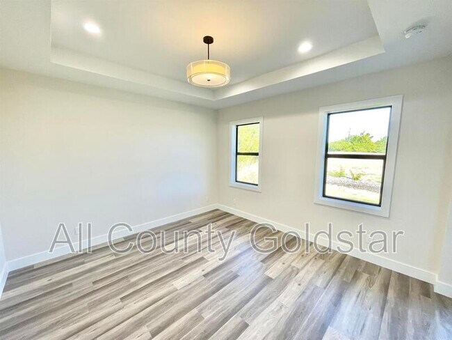 Building Photo - 31 Pine Valley Pl