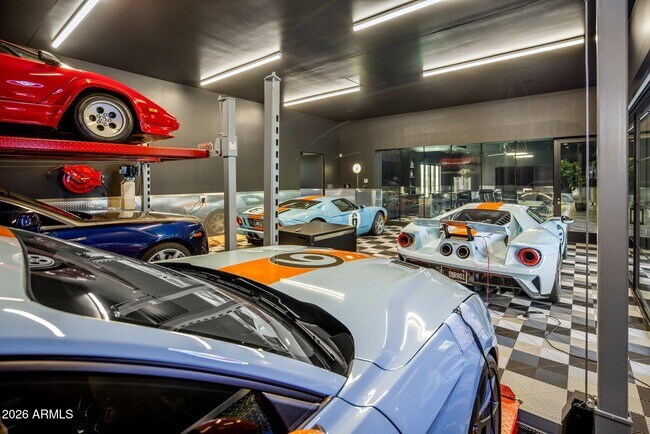 Building Photo - 10110 E Siesta Ln