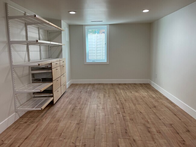 Building Photo - 933 Harrison St