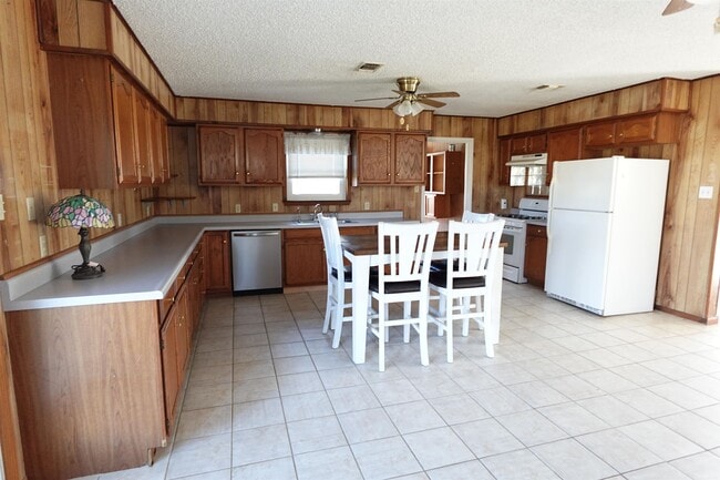 Building Photo - 801 Mildred Ave