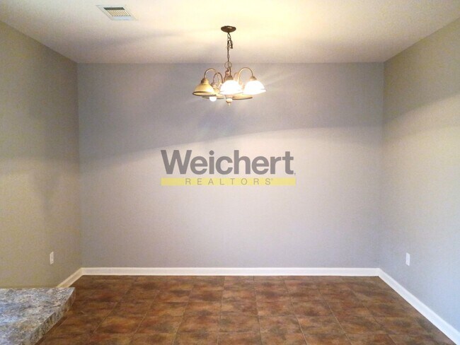 Building Photo - Comfortable 3BR/2BA with Garage & Fenced Backyard