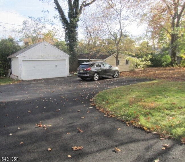 Building Photo - 33 Montclair Ave