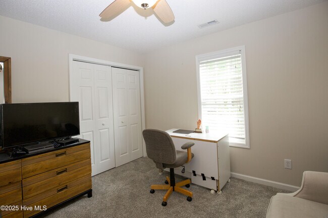 Building Photo - 225 Adams Cir
