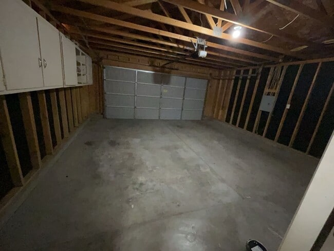 Building Photo - Three Bedroom, two Bath single-story home.