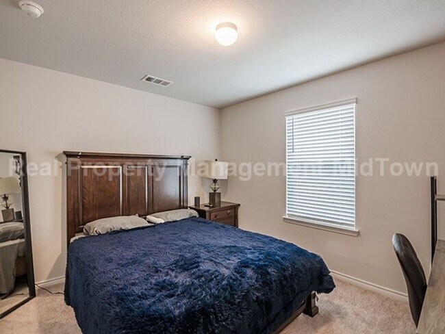 Building Photo - 5632 Shore Point Trl