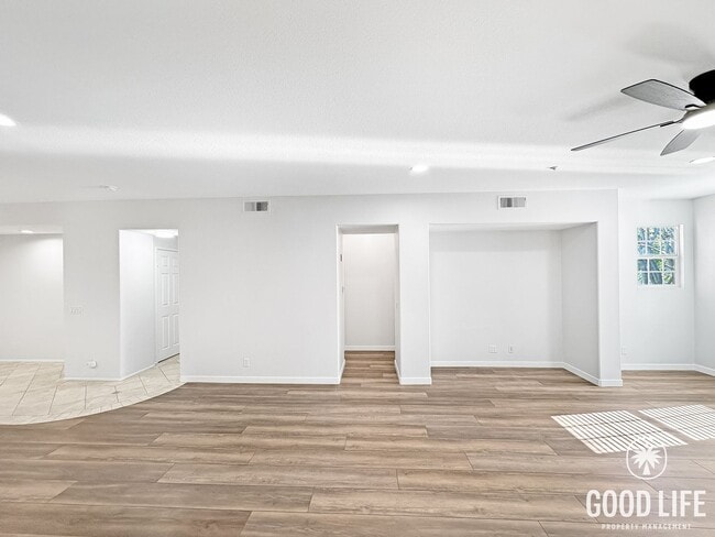 Building Photo - Stylish 2-Bed 2-Bth Home in Irvine with Pool, Jacuzzi, Basketball Court, Balcony & 2 Car Attached...