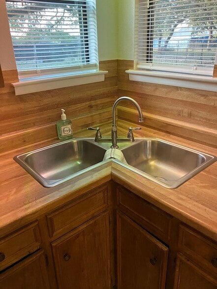 Unique corner sink - 20681 FM306