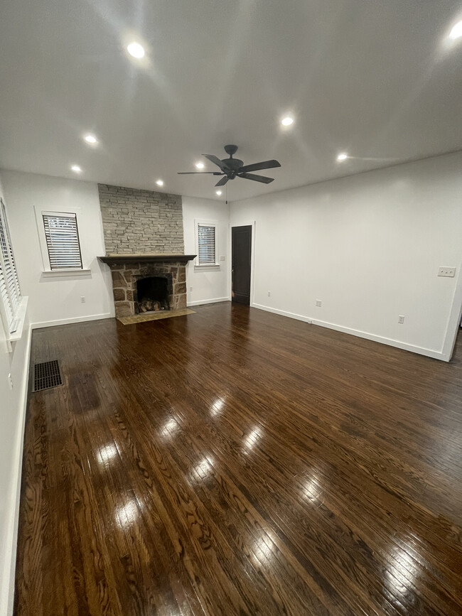 Living Room - 433 N Cypress St