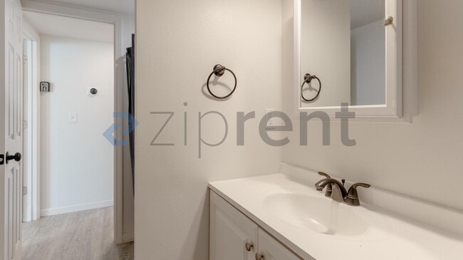 Building Photo - 503 E Montgomery Ave