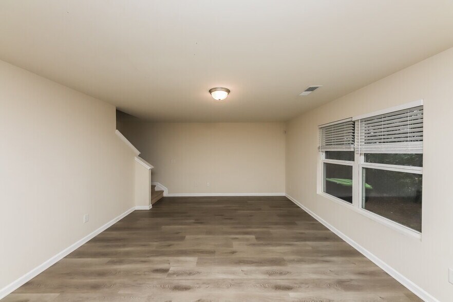 Building Photo - 329 Freeman Cir