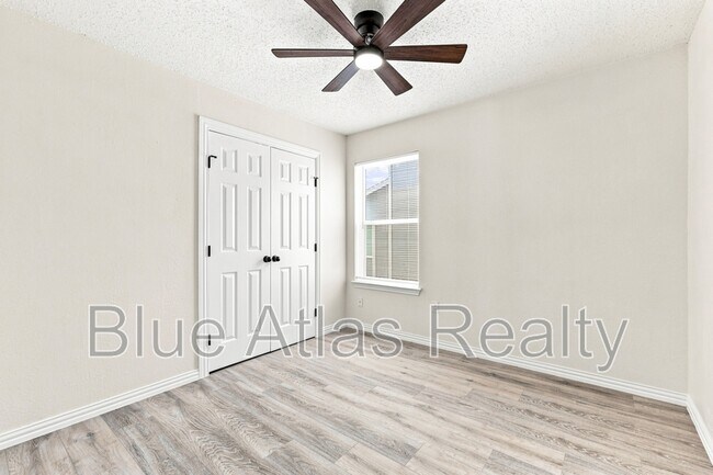 Building Photo - 8137 Foxfire Ln