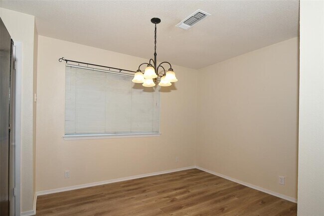 Building Photo - 410 Splitrock