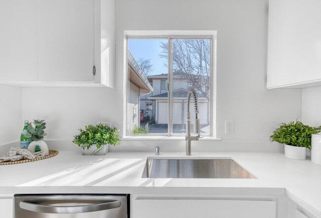 Building Photo - 258 Ventura Ave