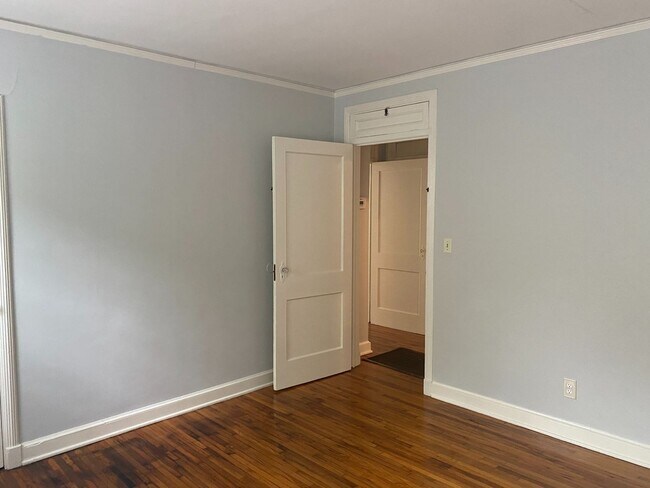 Building Photo - 2530 Girard St