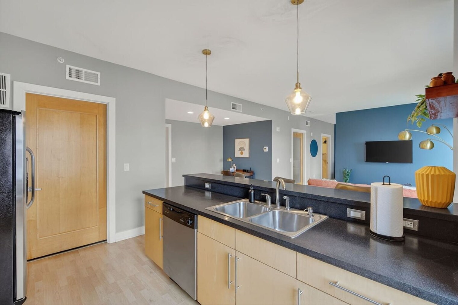 Building Photo - 400 Walnut St