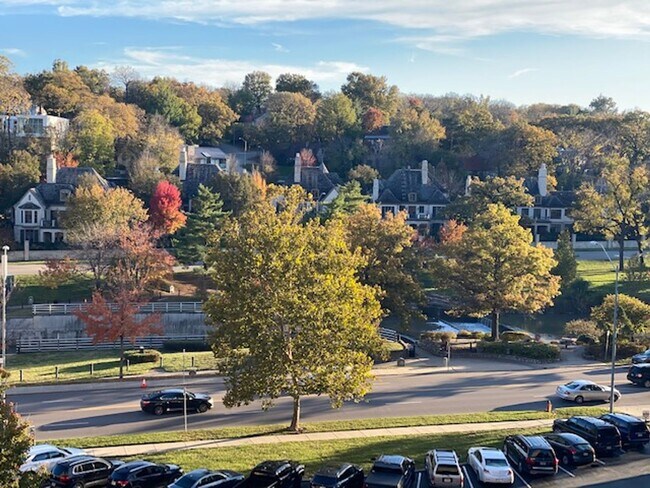 Building Photo - {803 #604} Churchill Condo Located on the County Club Plaza + In-Unit W/D + Parking Included