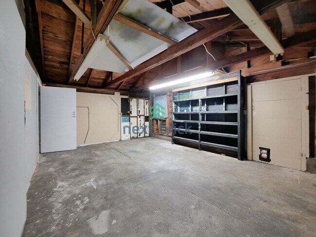 Building Photo - 3 Bed and 1 Bath Single-family Home Availa...