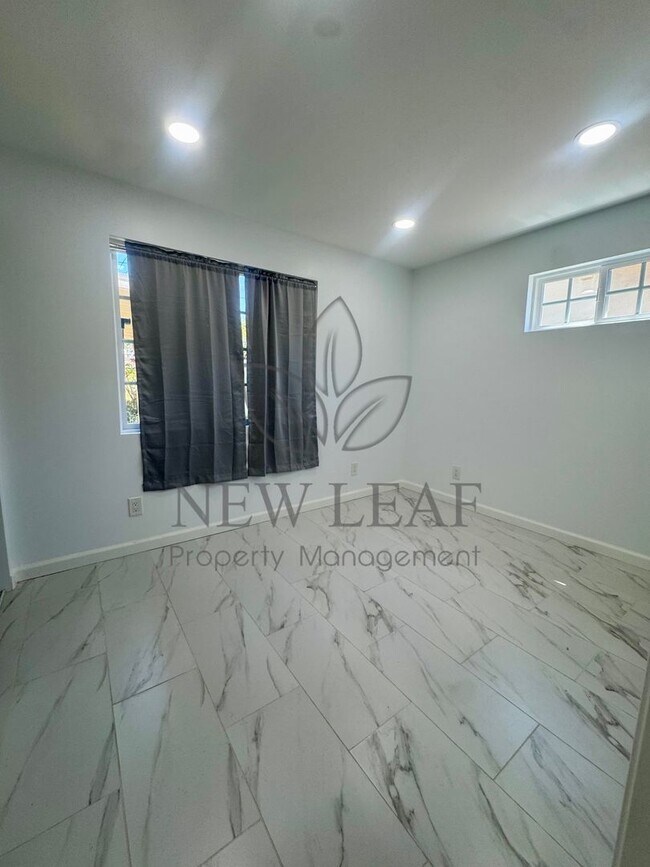 Building Photo - COZY 2BEDROOM IN THE HEART OF CLAREMONT