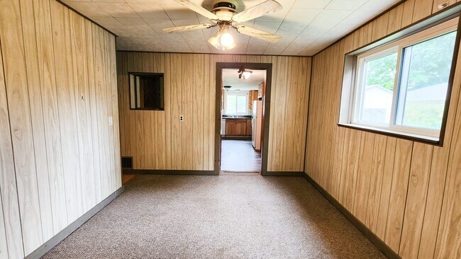 Building Photo - Lovely Cape Cod 3 Bedroom Home