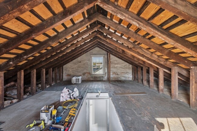 Building Photo - 144 Starr St