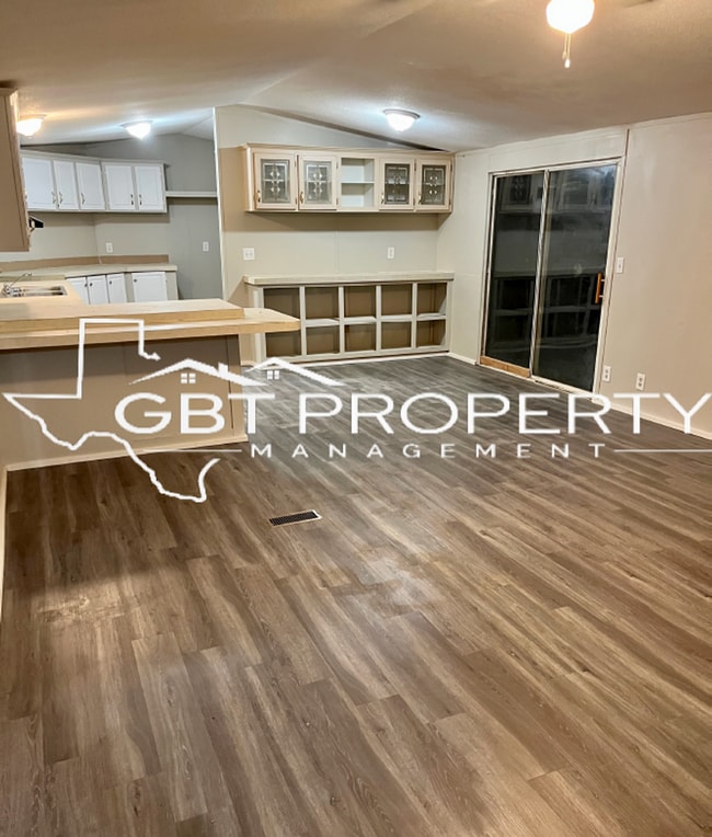 Building Photo - Spacious 3 bed 2 bath single wide on an oversized lot