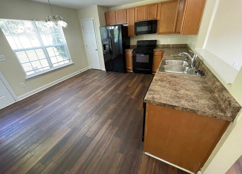 Building Photo - 974 Ramsgate Dr SW