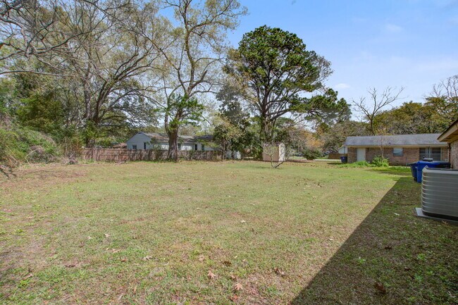 Building Photo - 1908 Swift Ave