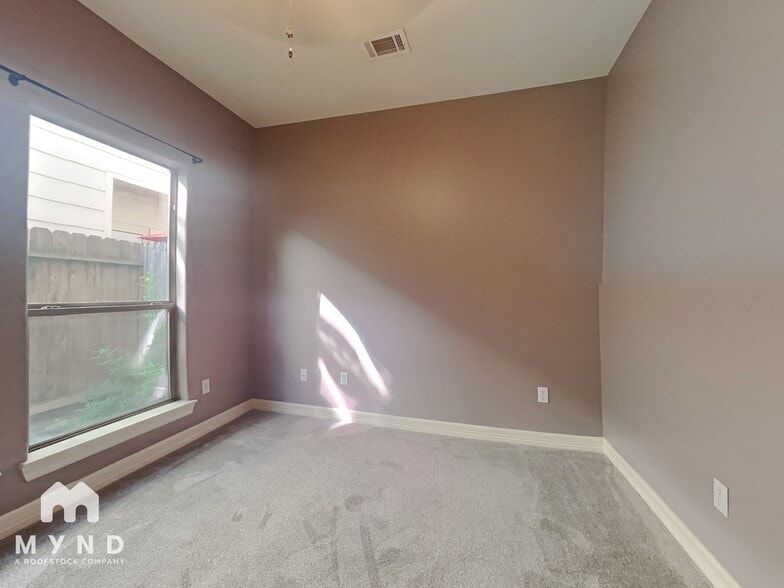 Building Photo - 3838 Center St