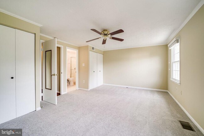 Building Photo - 5759 Independence Cir