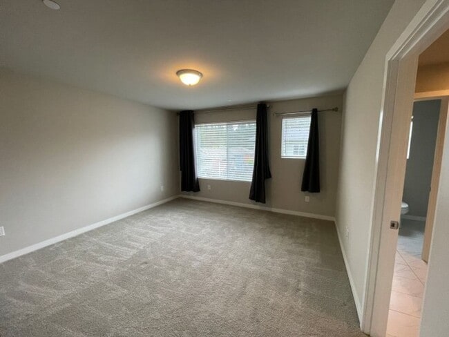Building Photo - 4bd/3.5ba Lynnwood Townhome
